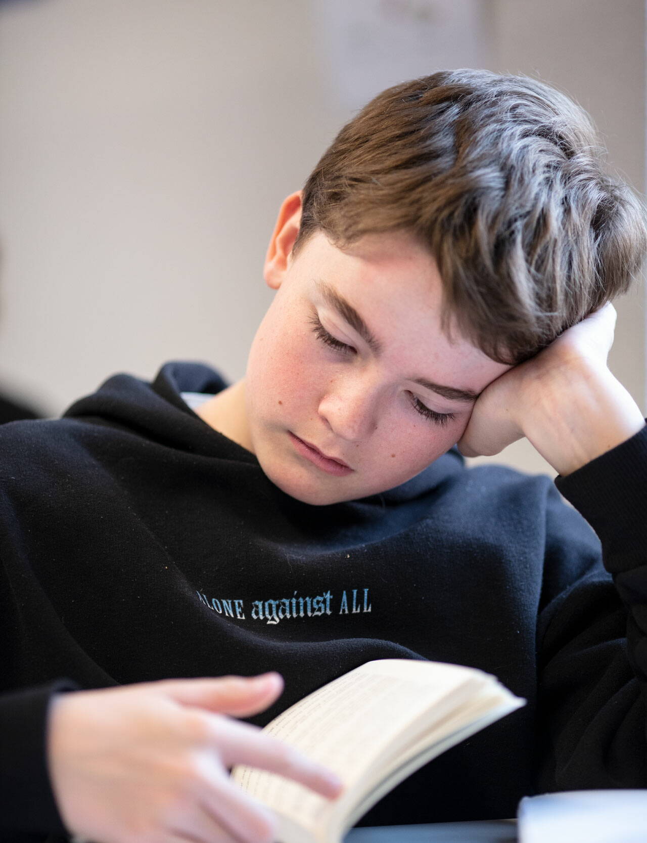 selbstverantwortlich-schueler-am-lernen-inhaltsbild-unterricht-an-der-ressourcenorientierten-schule.jpg